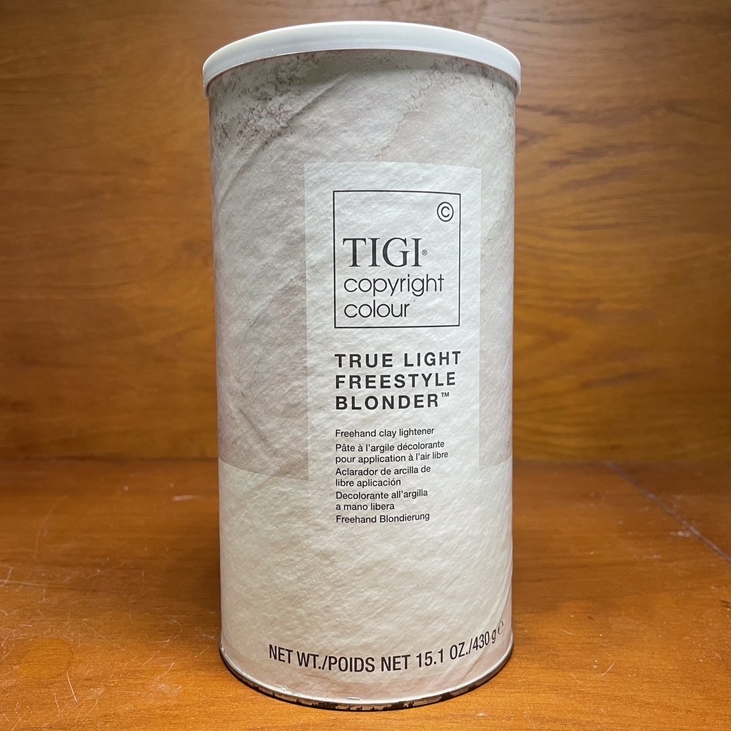 Bột tẩy dạng đất sét nâng sáng TIGI Copyright True Light Freestyle Blonder 430g