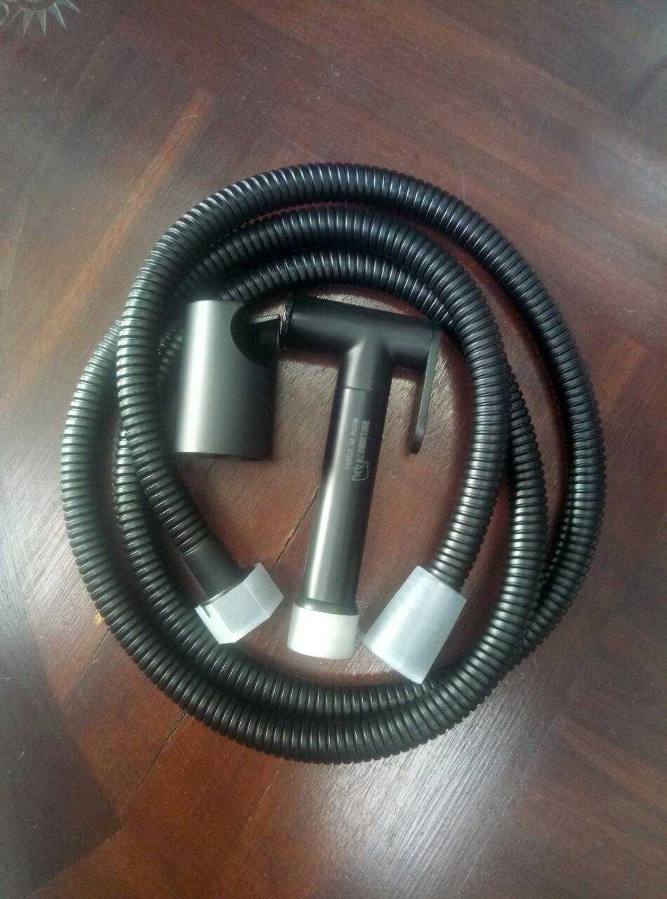 Vòi xịt vệ sinh màu đen Daelim XB007