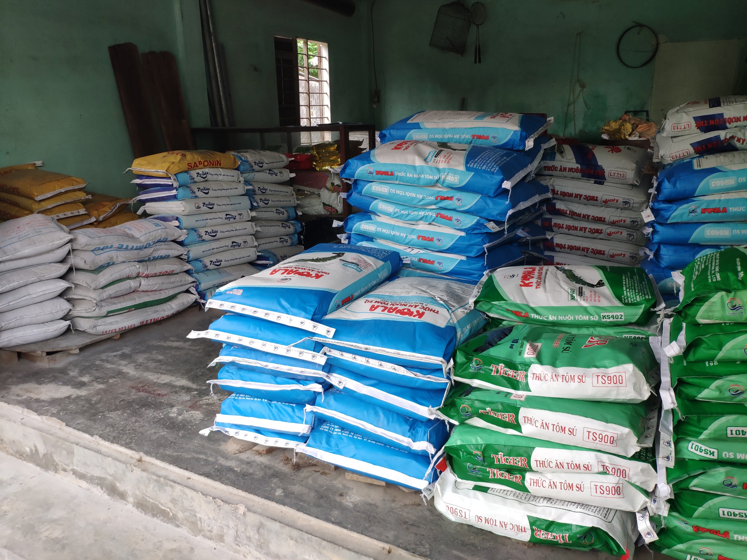 Bịch 1kg thức ăn cho tôm, tép, cá cảnh... (hạt cỡ nhỡ 3/10)