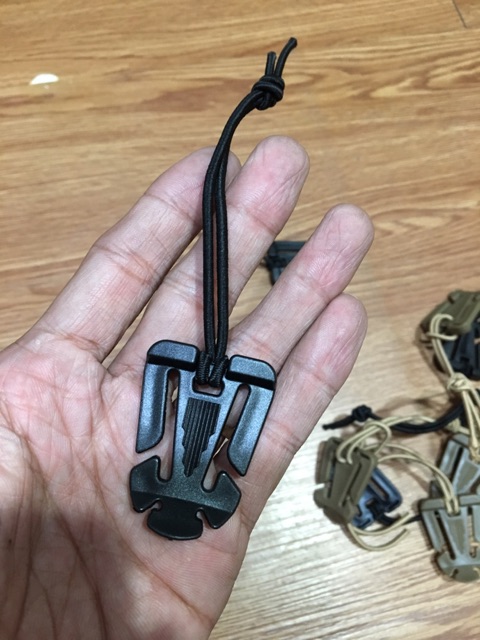 [HCM]Khoá Dây Kẹp Đồ Vào Balo Tactical
