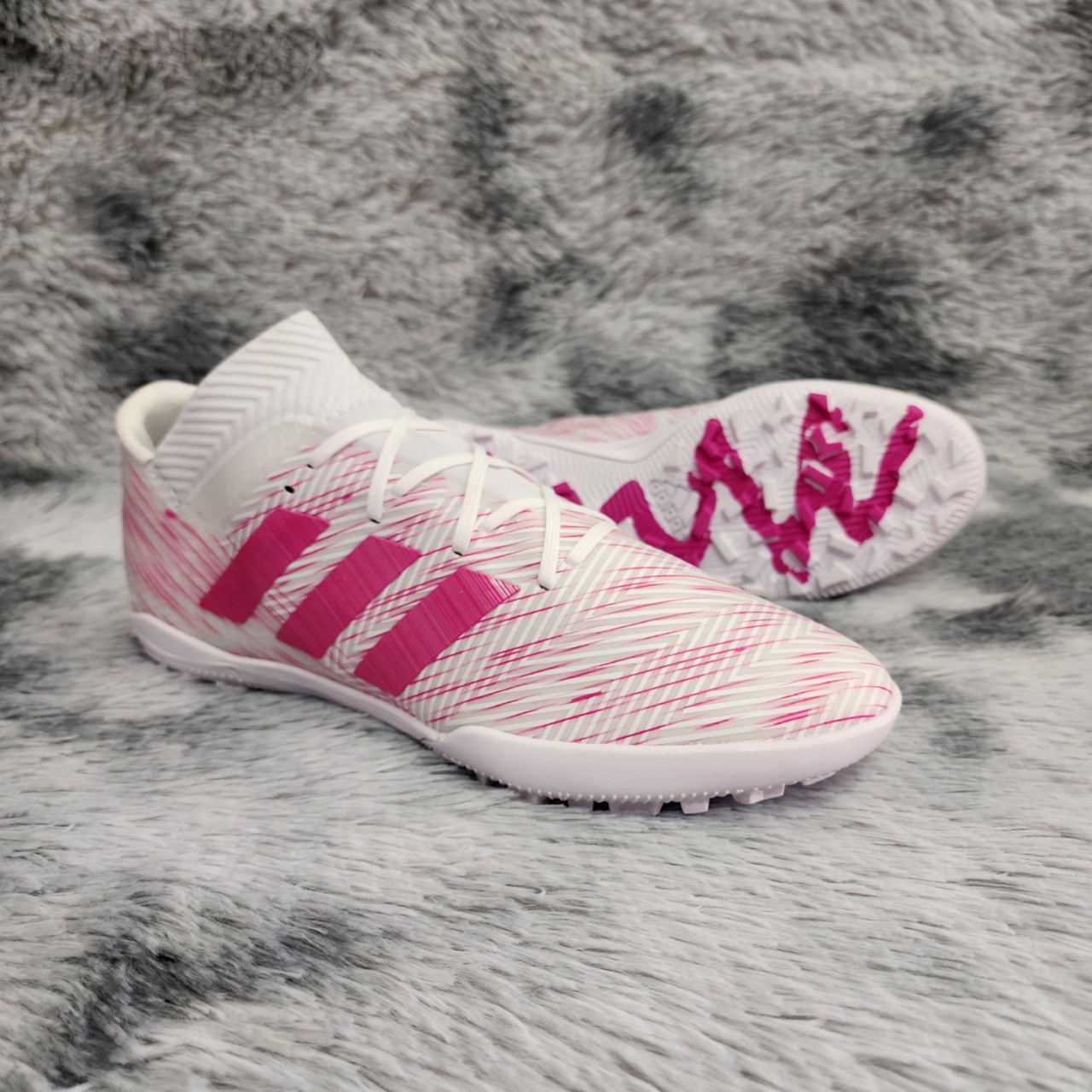Giày Bóng Đá Sân Cỏ Nemeziz Nhiều Màu
