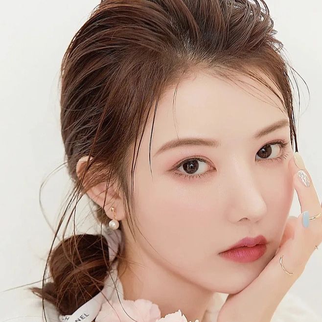 Dụng Cụ Uốn Cong Lông Mi Thân Nhựa Kai ( 6 Loại)