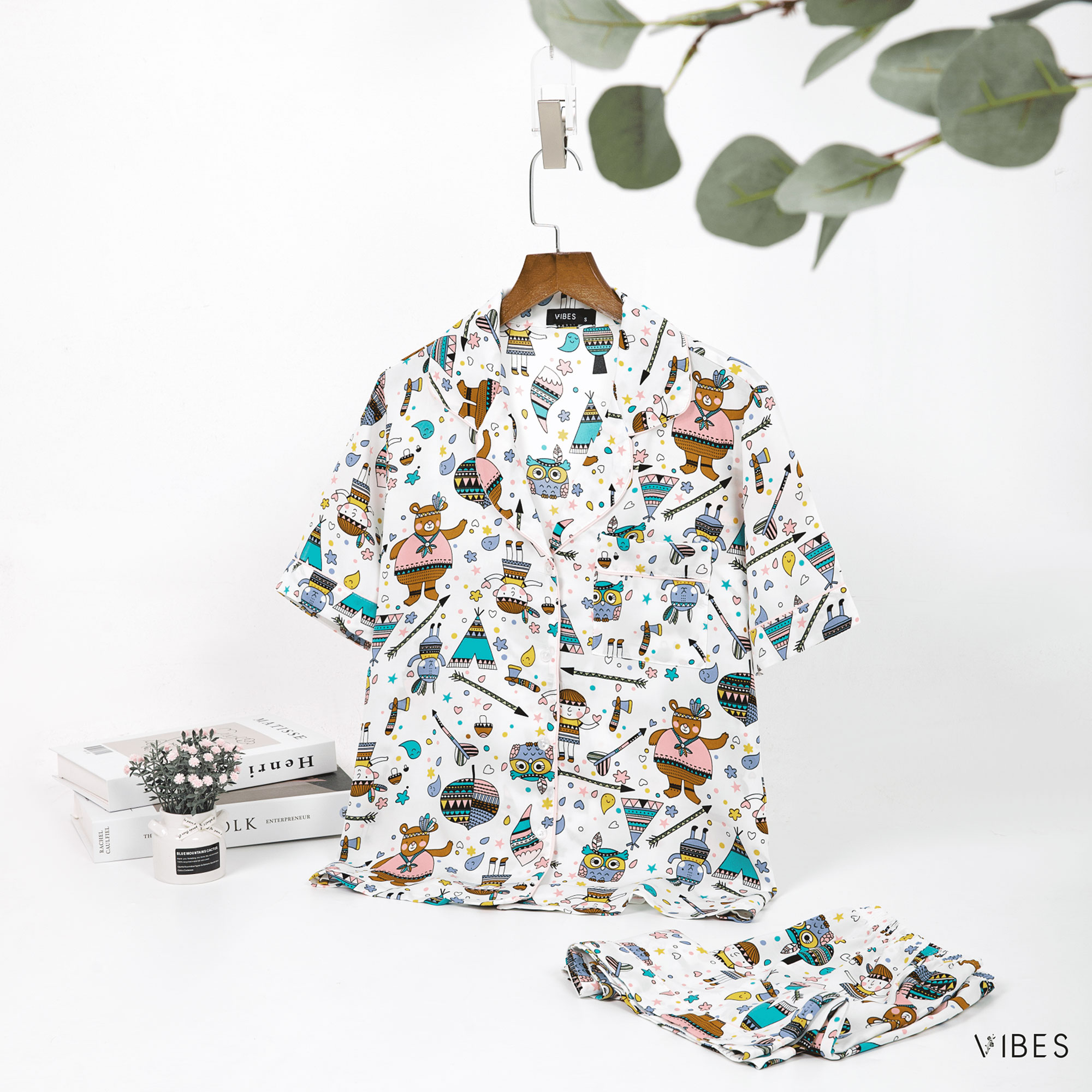 Vibes Women's Home Wear Set: Mango Silk Short Pajamas with Many Patterns, Cool and Lightweight Material, No Wrinkles.