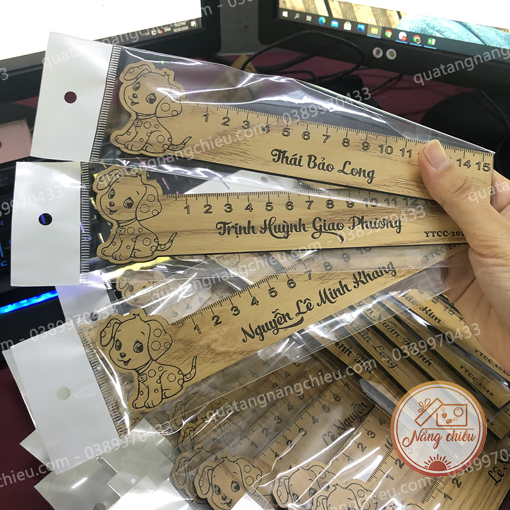 Thước khắc tên - qùa tặng cho bé - giá siêu rẻ, cam kết hàng đúng mô tả, chất lượng đảm bảo an toàn đến sức khỏe người sử dụng, đa dạng mẫu mã
