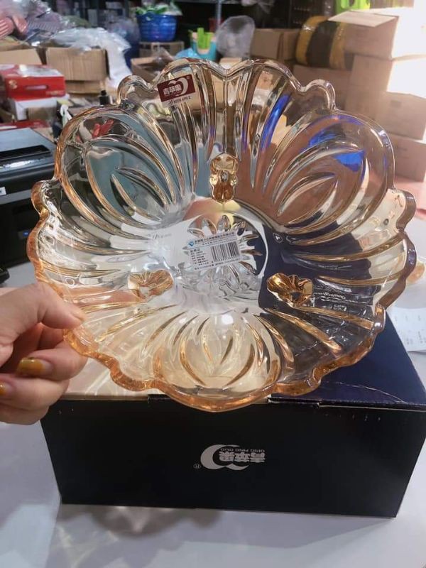 ĐĨA THỦY TINH 3 CHÂN màu cánh gián