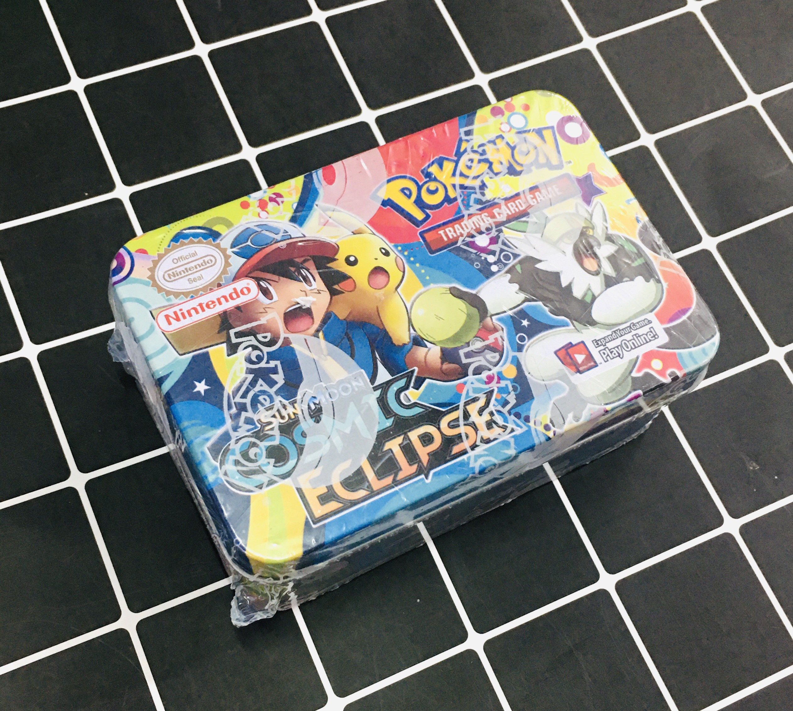 Thẻ bài pokemon hộp sắt 7.7CM X 10.5CM