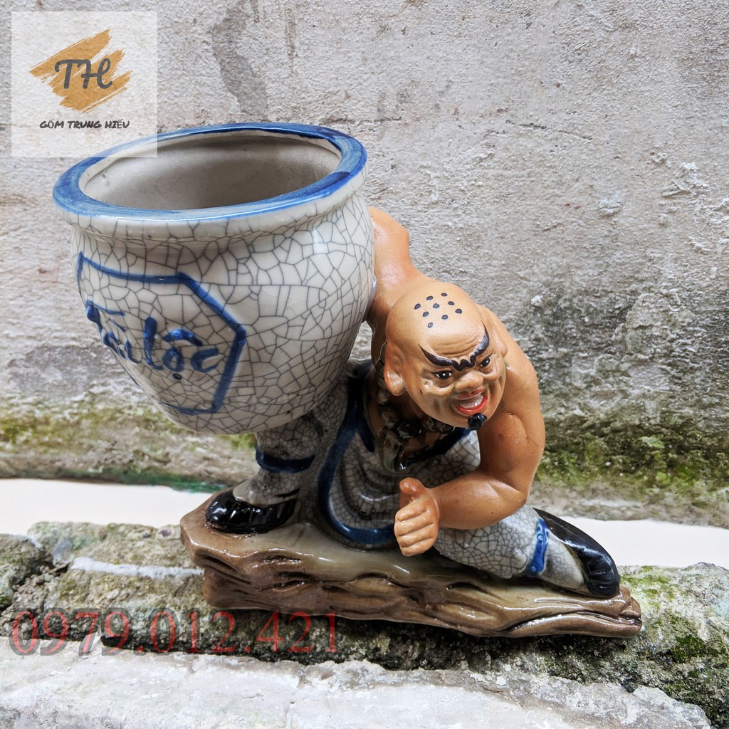 Tượng la hán bê chậu gốm Bát Tràng
