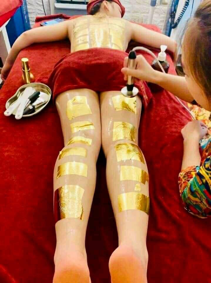 Mặt nạ vàng lá