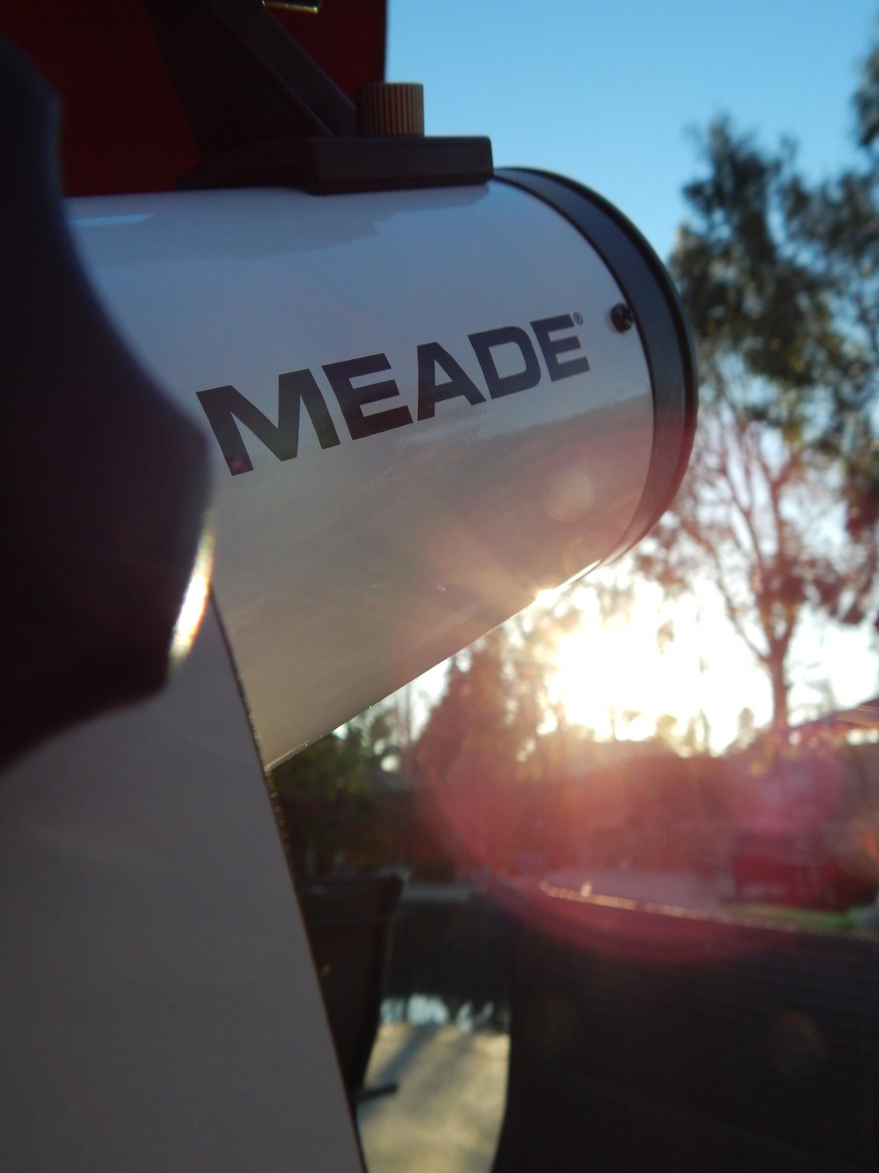 Kính thiên văn phản xạ Meade LightBridge Mini 82