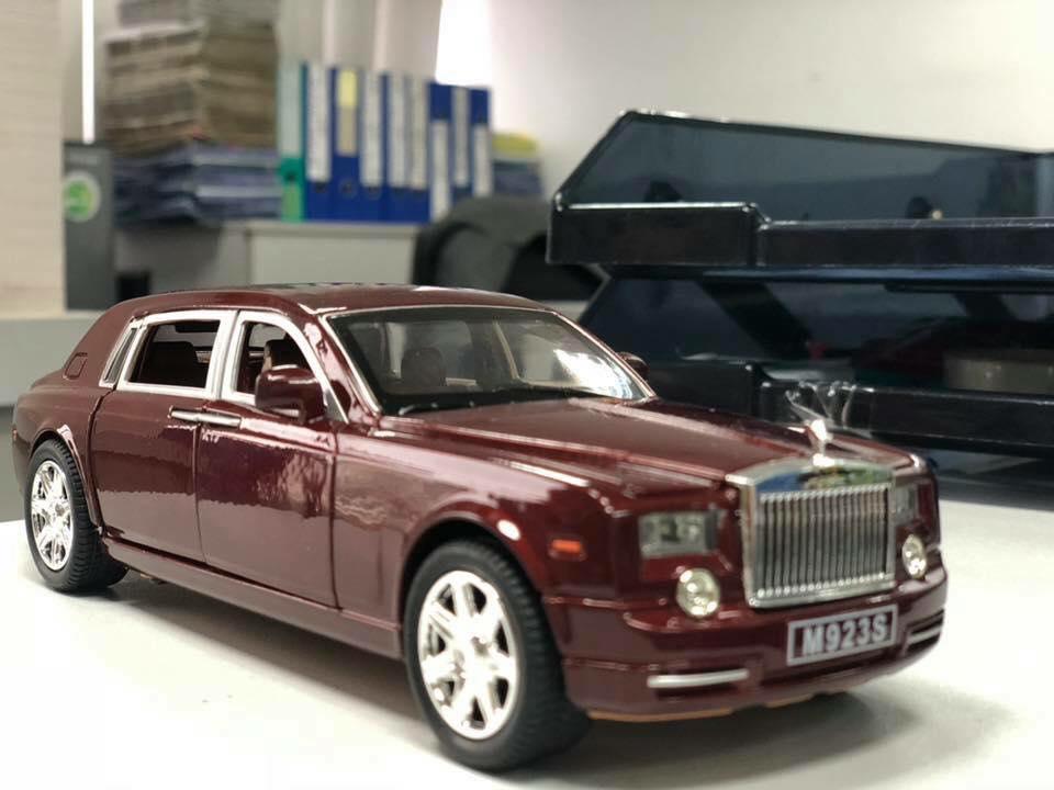 Ô TÔ  MÔ HÌNH SẮT TRƯNG BÀY ROLLS ROYCE PHANTOM 1:24 XLG (Đỏ Đun)