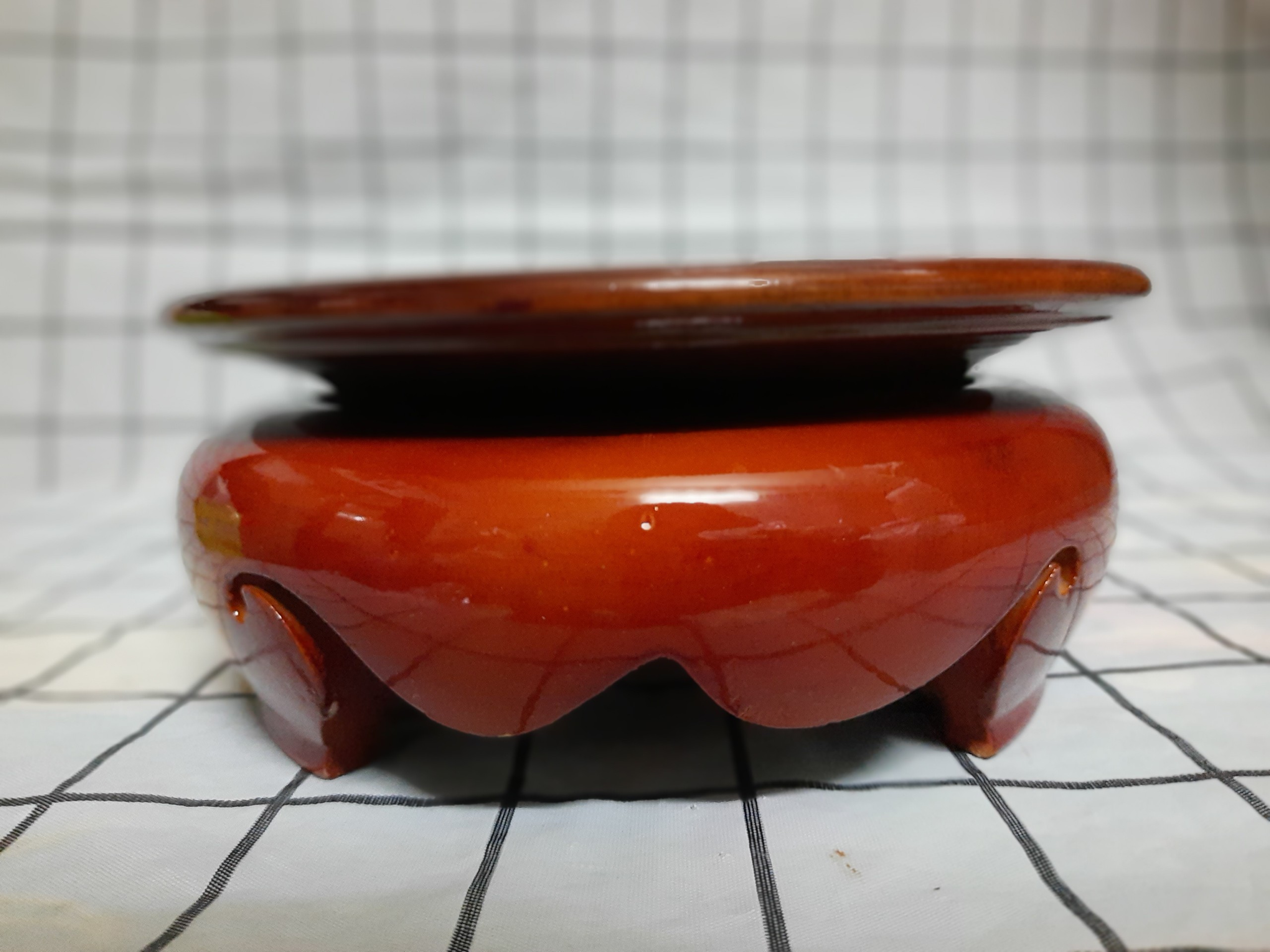 Đôn gỗ tròn cao 8 cm vẽ hoa sen đặt tượng thờ