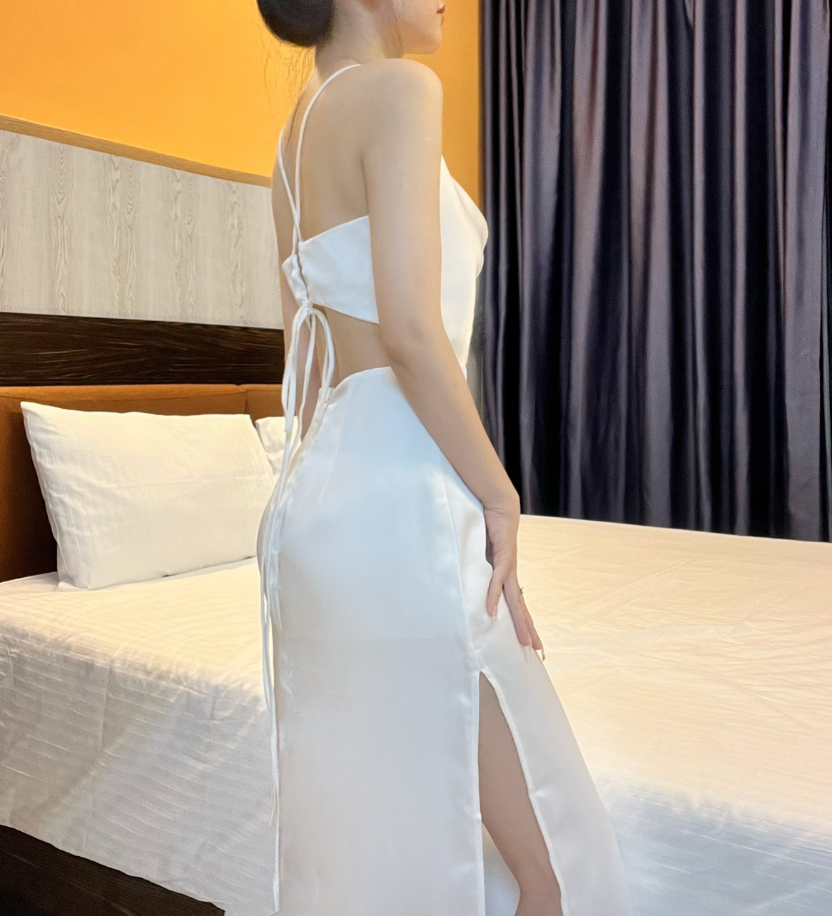 Đầm lụa dài thiết kế hở lưng cột dây xẻ tà dự tiệc cao cấp