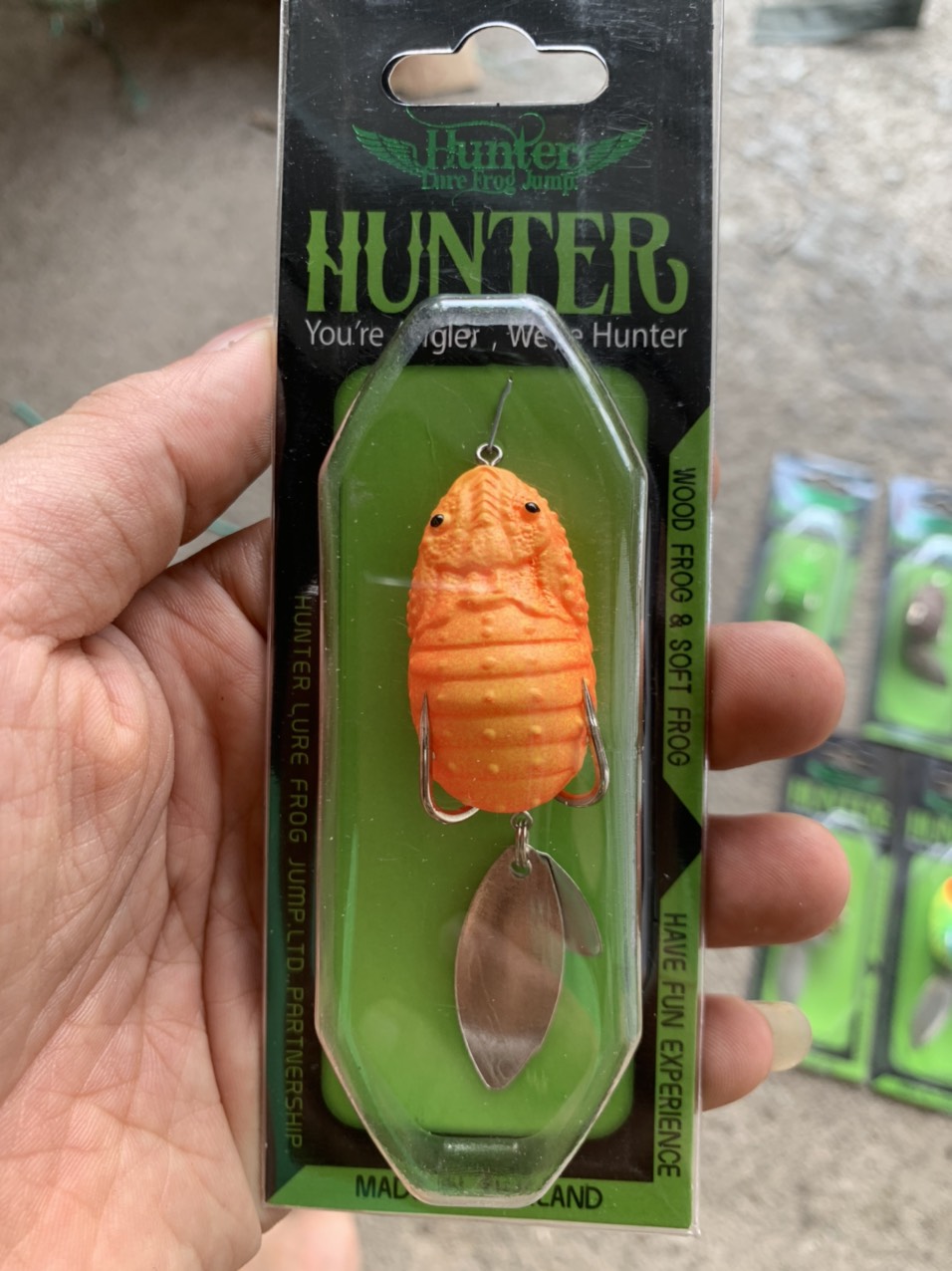 nhái giả , mồi hunter V4 ( mồi giả có thìa rẽ nước sống động)