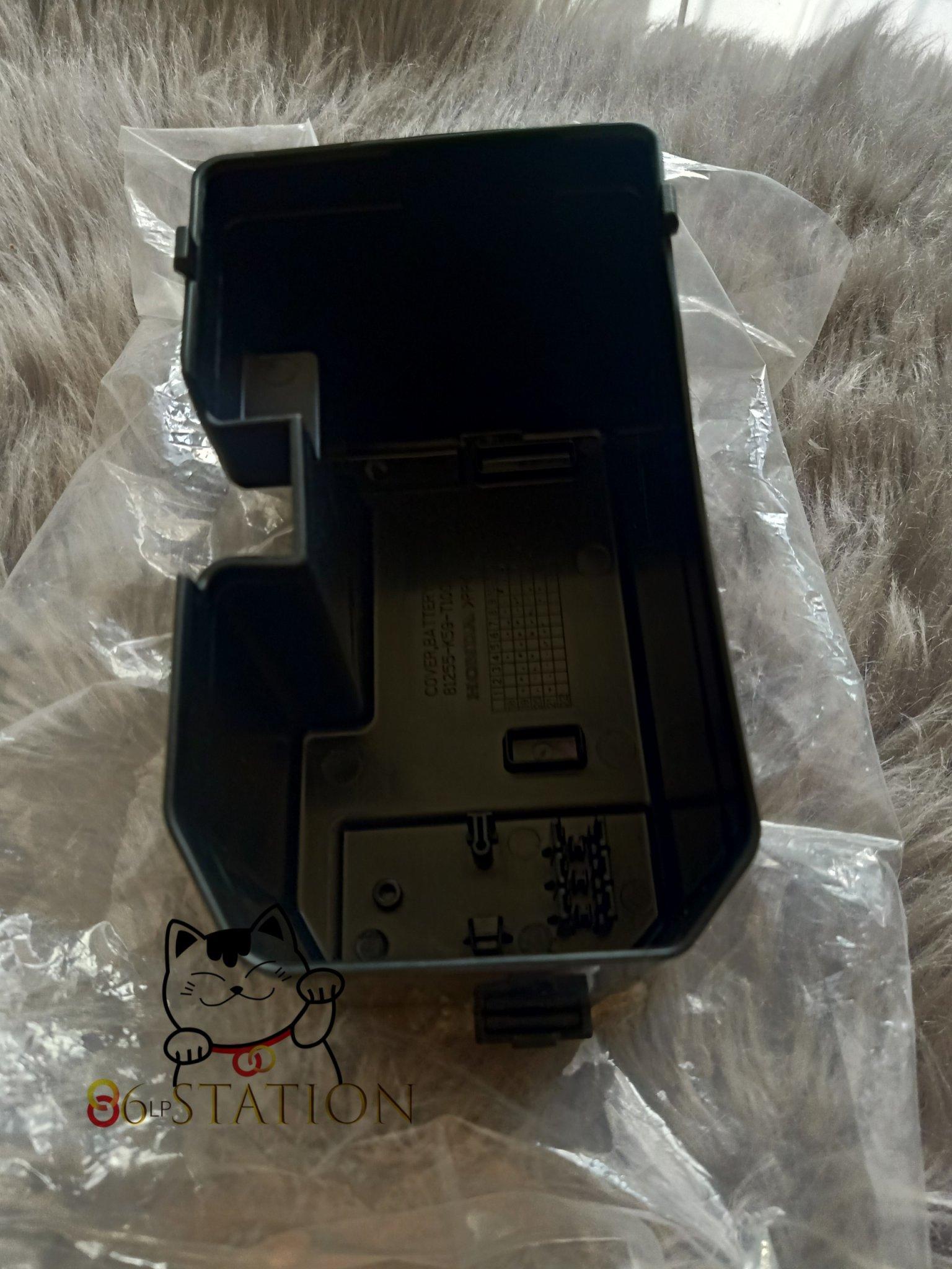 Hộc đựng bình ắc quy vario click 2018 - 2021