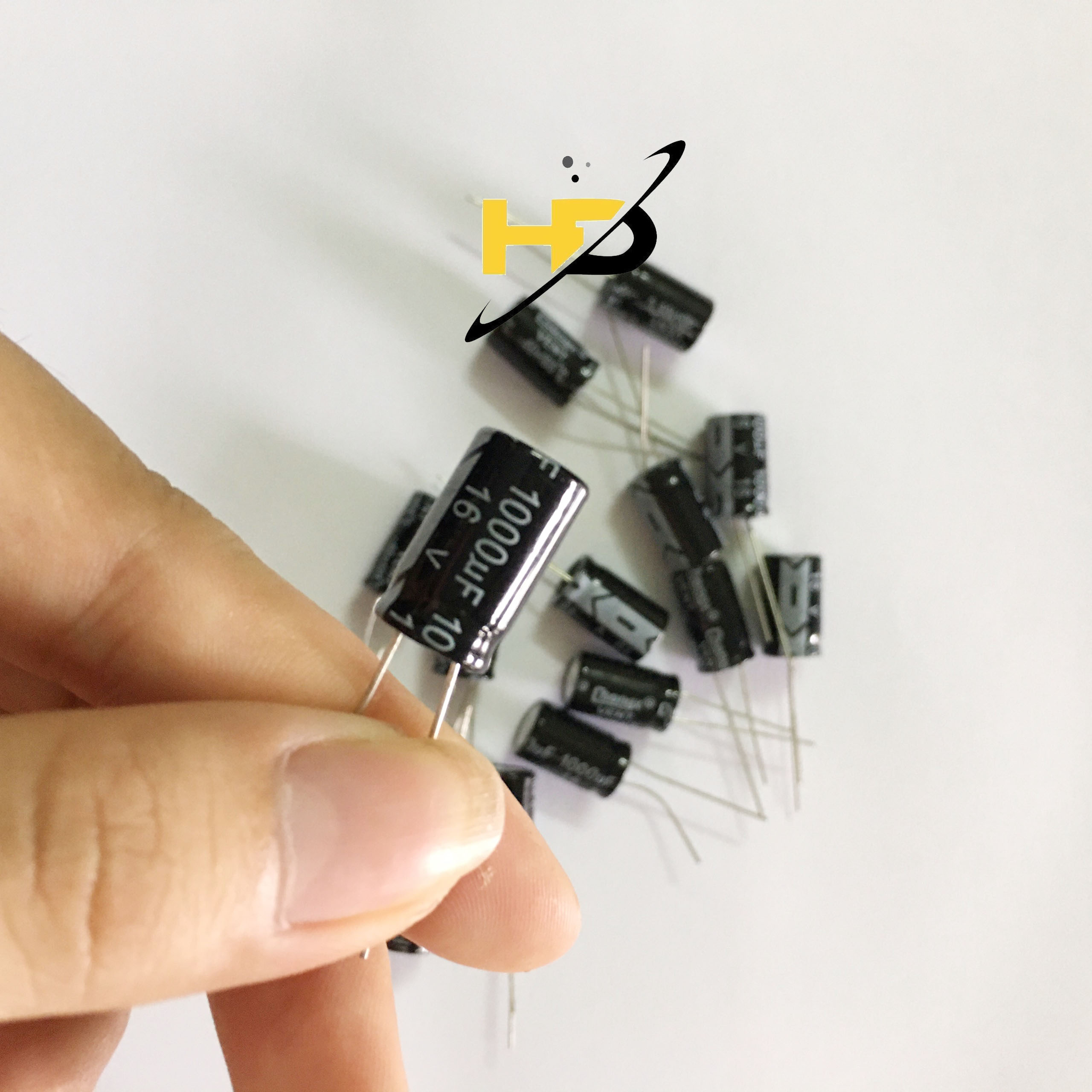 Linh Kiện Điện Tử, Tụ Điện 1000UF 16V (50 Con)