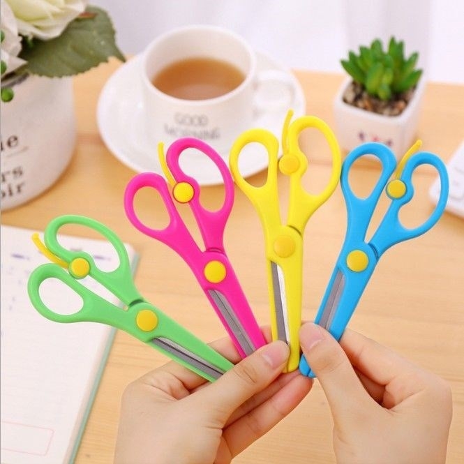 Kéo thủ công học sinh