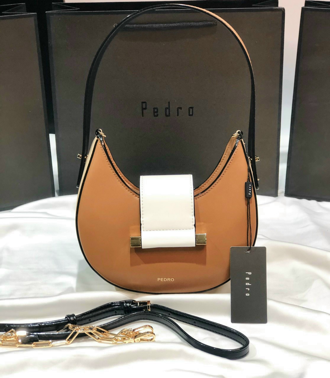 Túi đeo vai Pedro. có 2 dây đeo PW2-76390053  5 màu PW2-76390053
