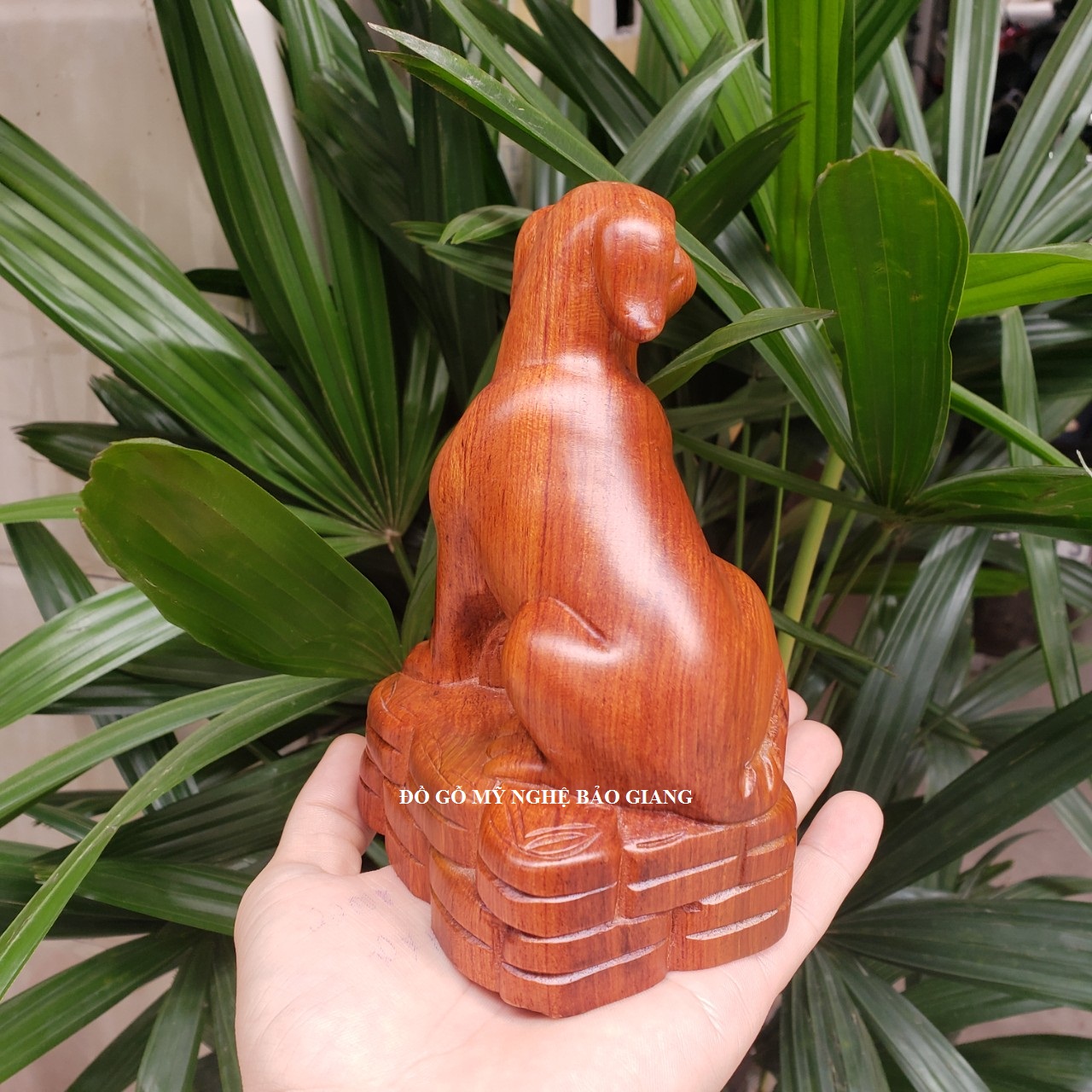 Tượng con chó gỗ hương