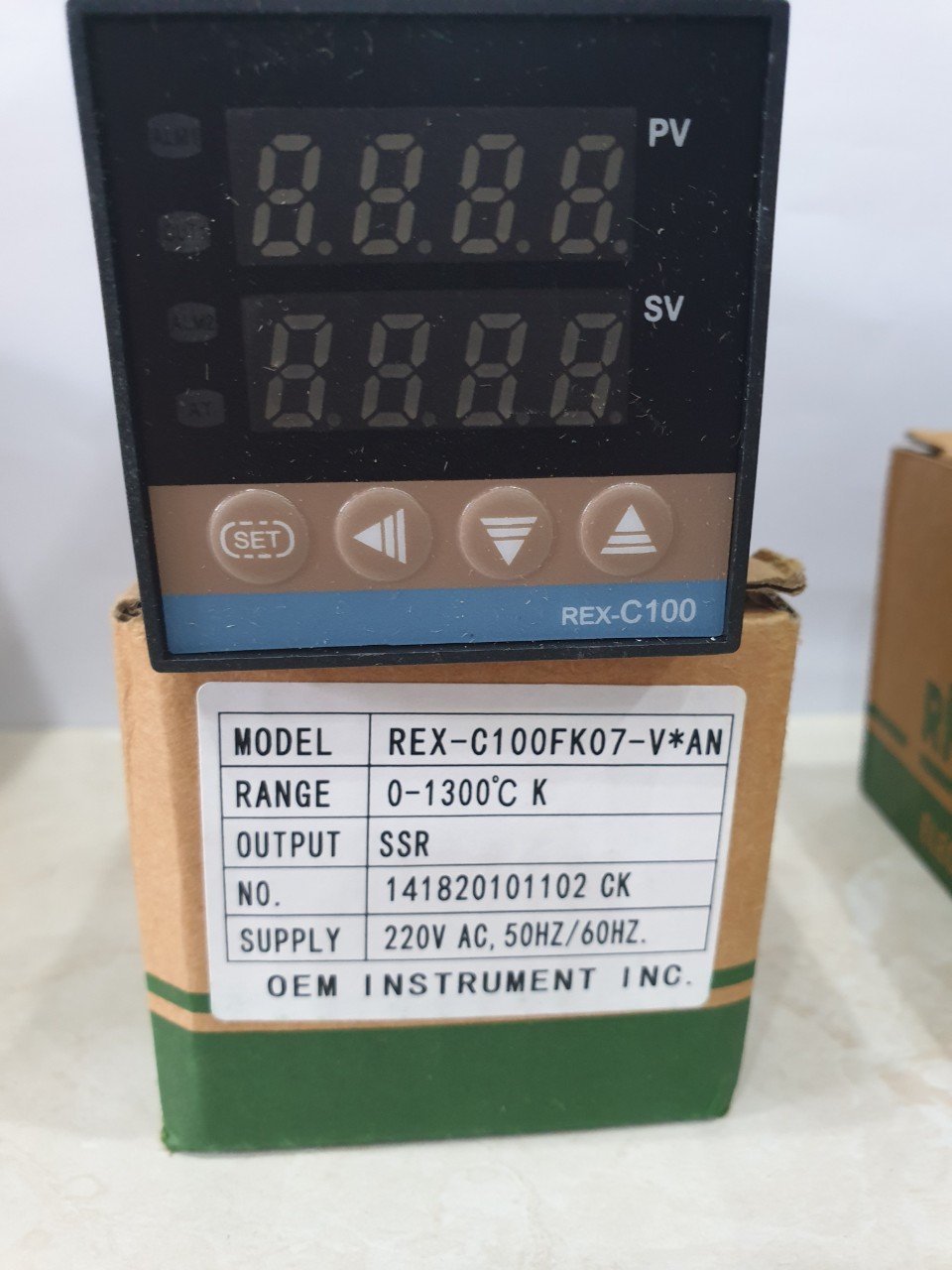 Bộ điều khiển nhiệt độ RKC REX C100