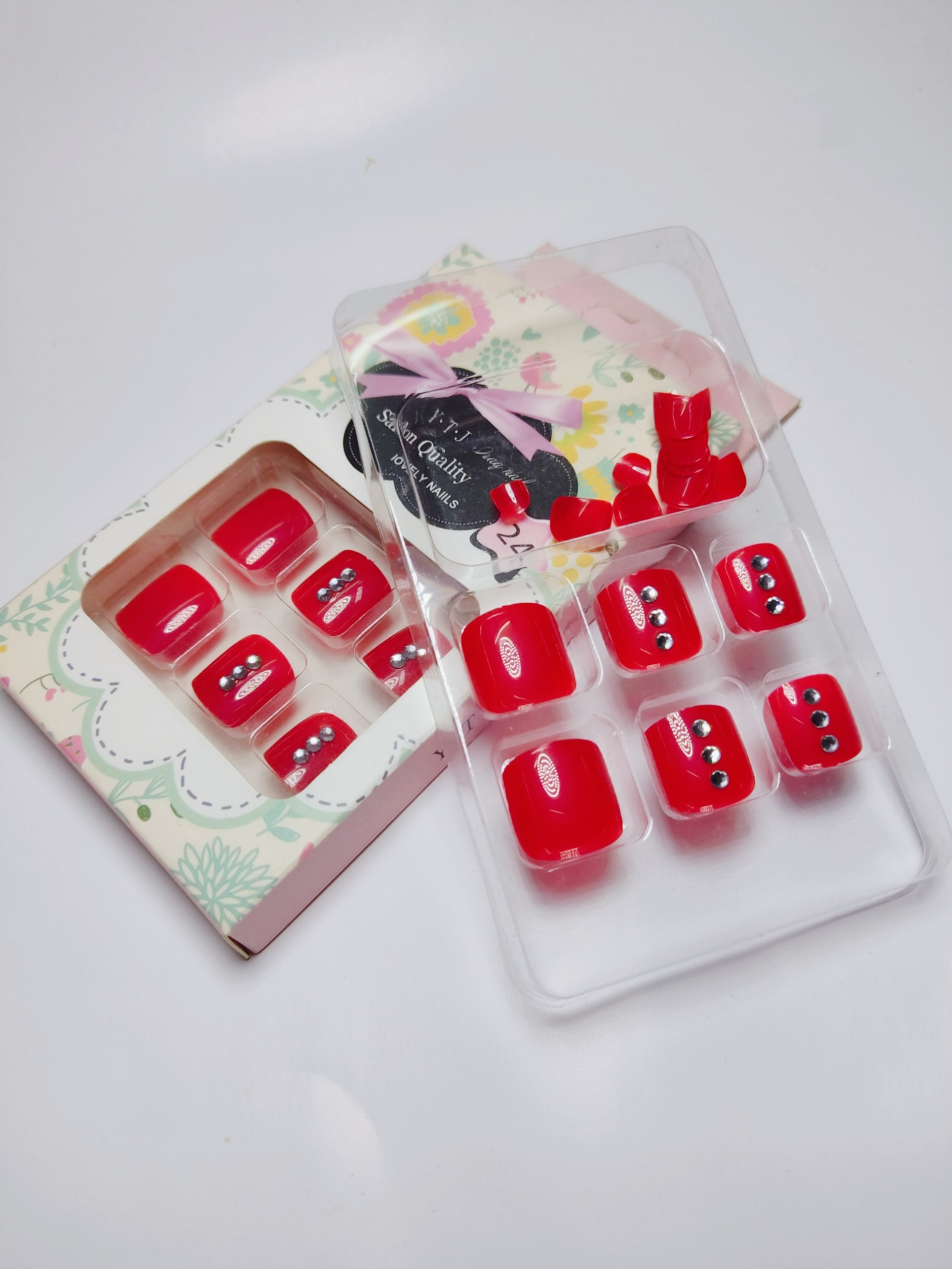 Hộp 24 Móng chân giả , móng giả C82 (kèm keo dán)