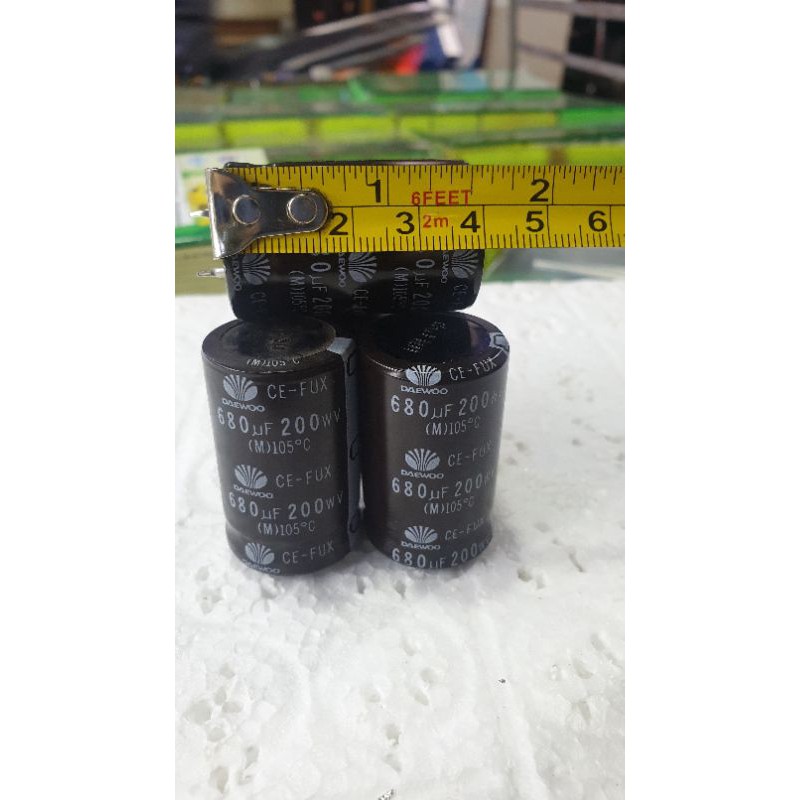 Tụ 680uf -200v giá 1chiec