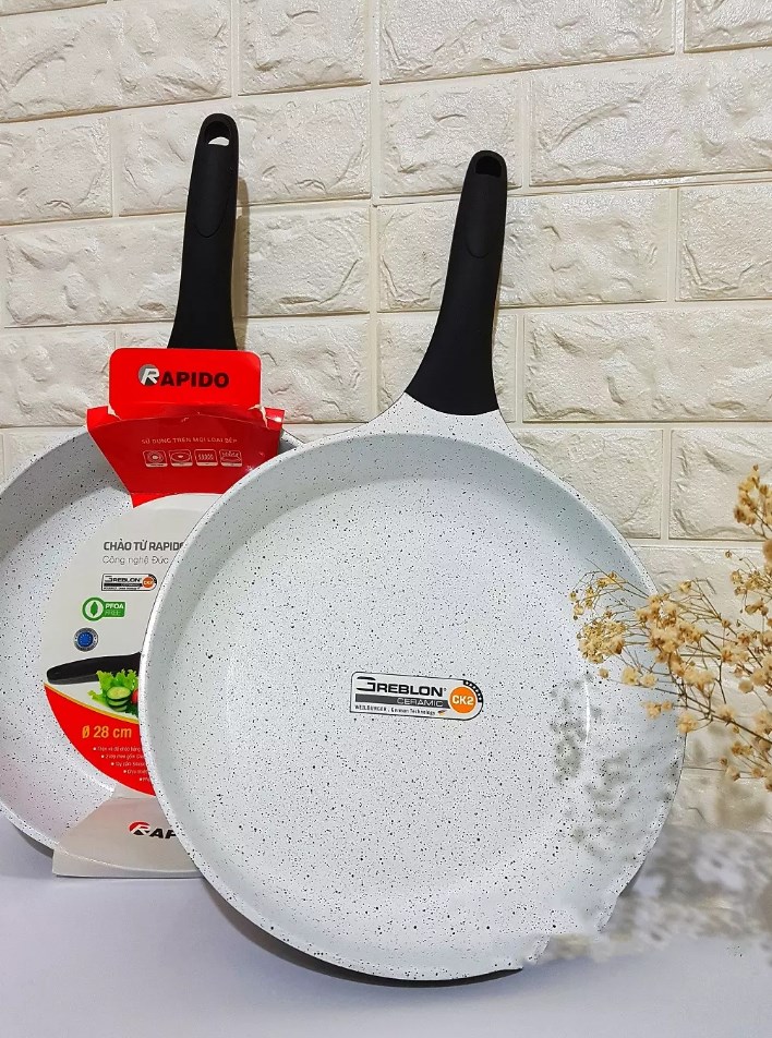 Chảo chống dính bếp từ men Ceramic của Đức  vân đá Thương hiệu Rapido men nhập khẩu từ Đức đáy chấm [ Có 3 size lựa chọn : 20cm, 24cm, 28cm]