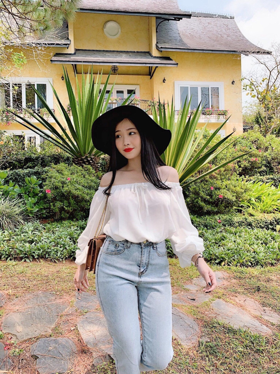 [HCM]Áo Kiểu Nữ Tay Dài Cổ Lệch Vai Thời Trang Mới Phù Hợp Đi Chơi Đi Làm Av059