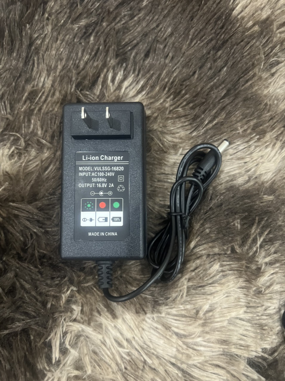 Sạc 4S 16.8V 2A Dùng Cho Pin Li-Ion Có Đèn Báo Đầy.