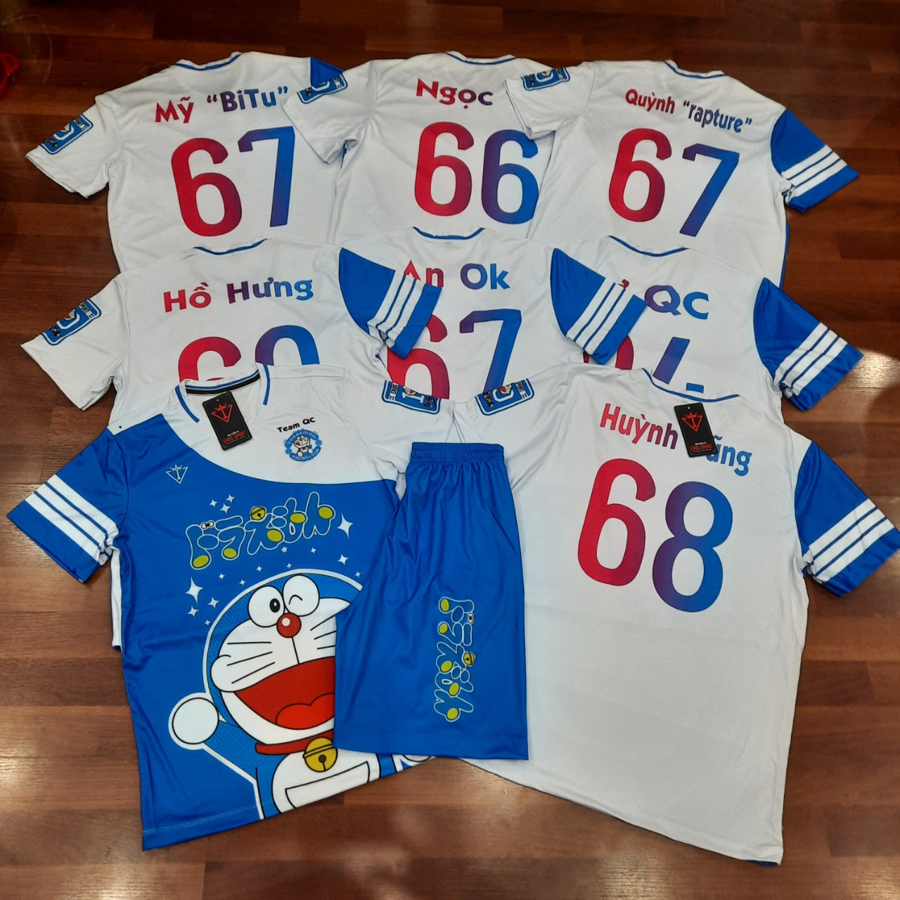 Đồ bóng đá, Áo đá banh Doraemon