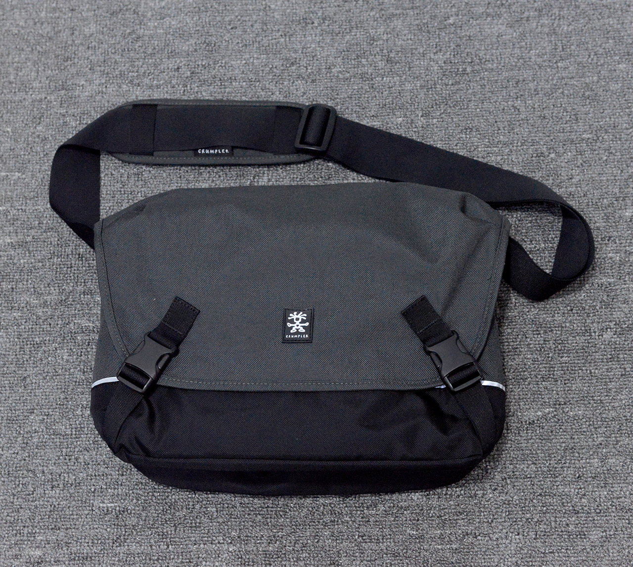 Túi đựng máy ảnh thời trang Crumpler Proper Roady 7500 có ngăn iPad