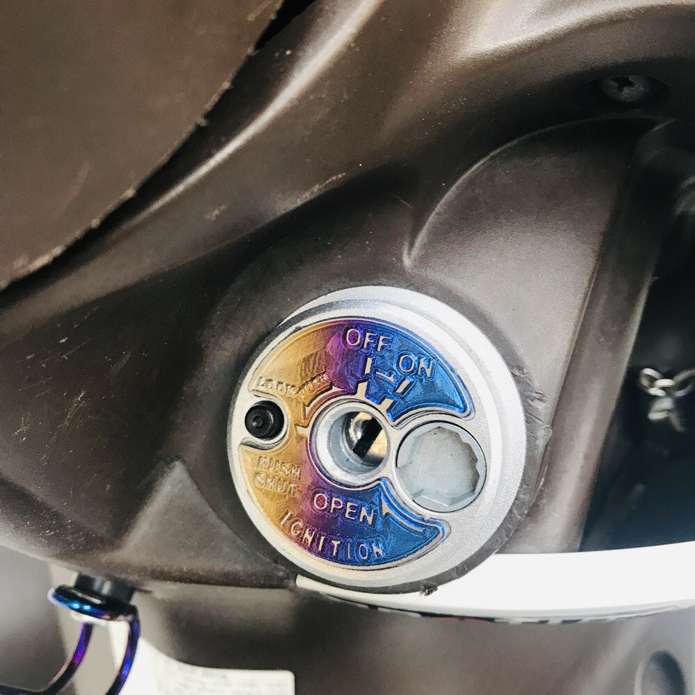 Dán ổ khoá Titan cho xe Exciter 150