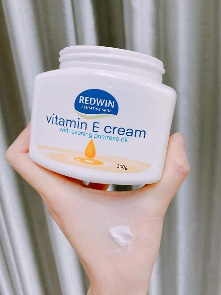 Kem dưỡng da mềm mịn Redwin Vitamin E của Úc.