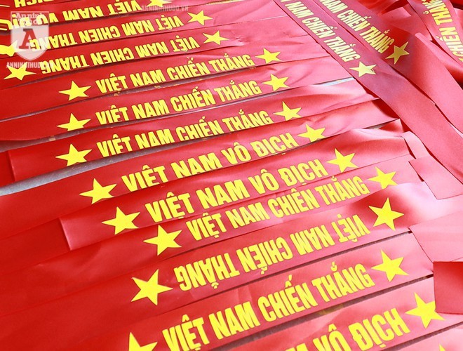 Băng rôn cổ động, cổ vũ bóng đá sôi dộng
