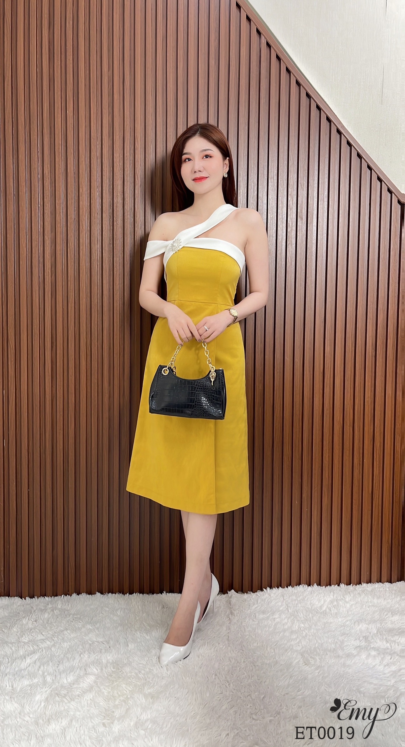 Đầm EMY ET0019 Xoè Vàng Hở Vai