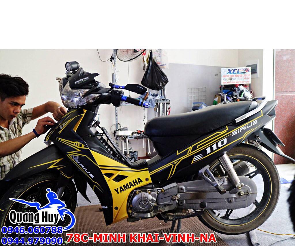 tem trùm xe sirius đen chỉ vàng -  làm tem xe máy theo yêu cầu - tem trùm xe sirius rẻ đẹp và chất