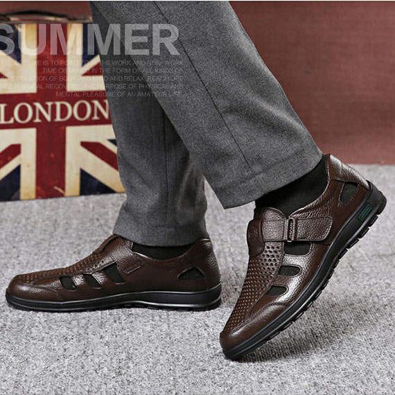 Giày sandal dành cho người trung niên