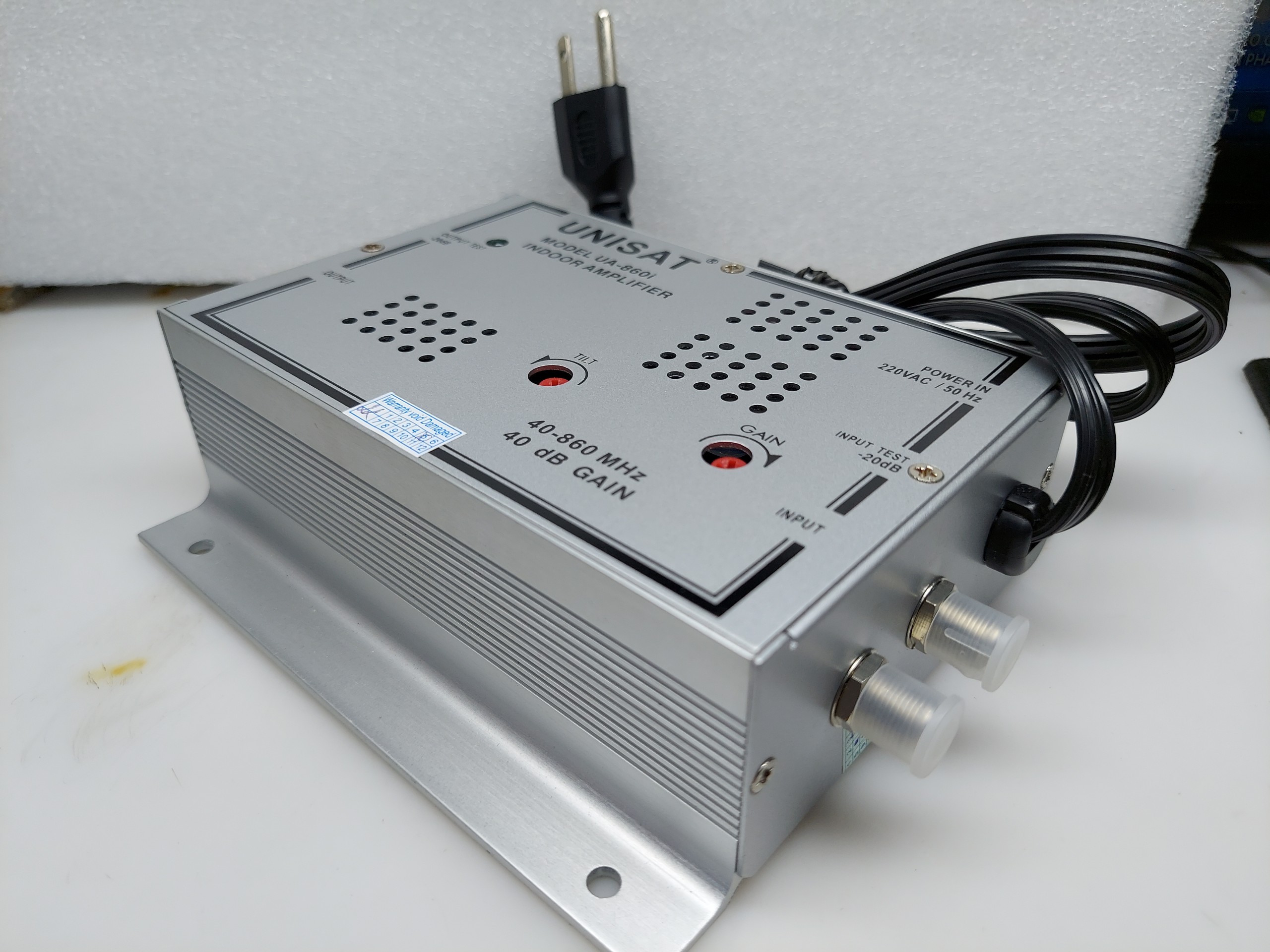Bộ khuếch đại truyền hình cáp UNISAT AU-860I