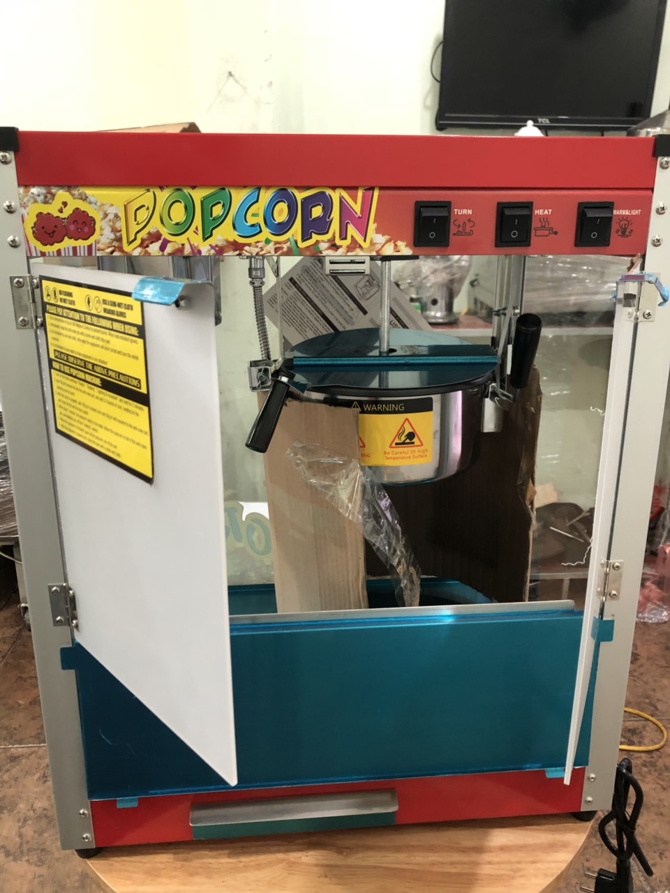Máy nổ bắp rang bơ điện tủ kính trong suốt dày dặn