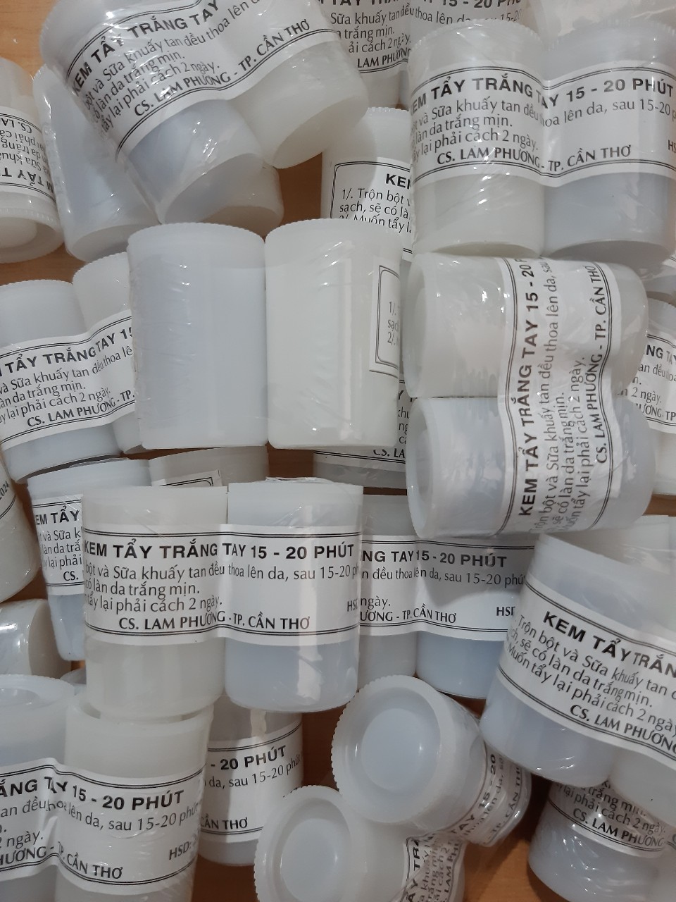 kem tẩy trắng chân tay cấp tốc lẻ 1 cặp