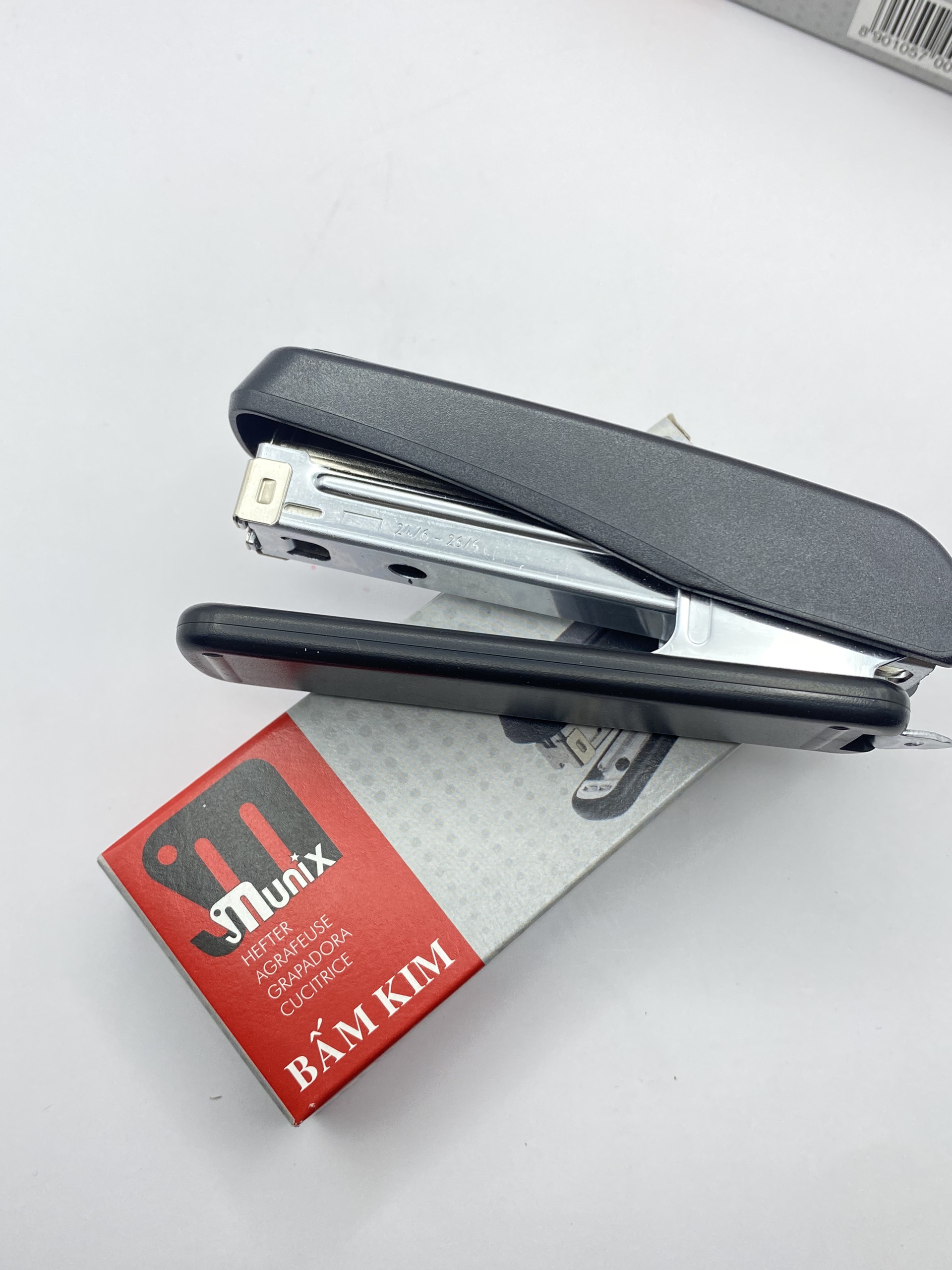 Bấm kim MUNIX số 3 25103 (Giao màu ngẫu nhiên).