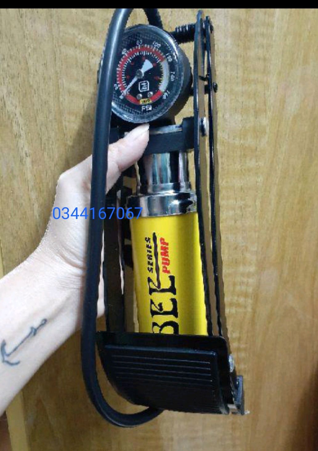 Bơm hơi đạp chân 1 xilanh hãng BEE