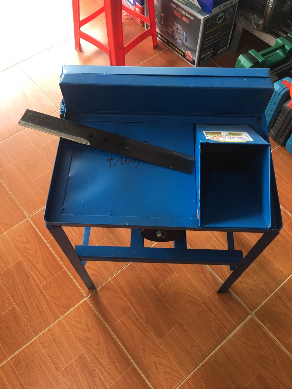 Máy thái chuối, máy băm cỏ đa năng 4 chân (tặng kèm lưỡi dao)