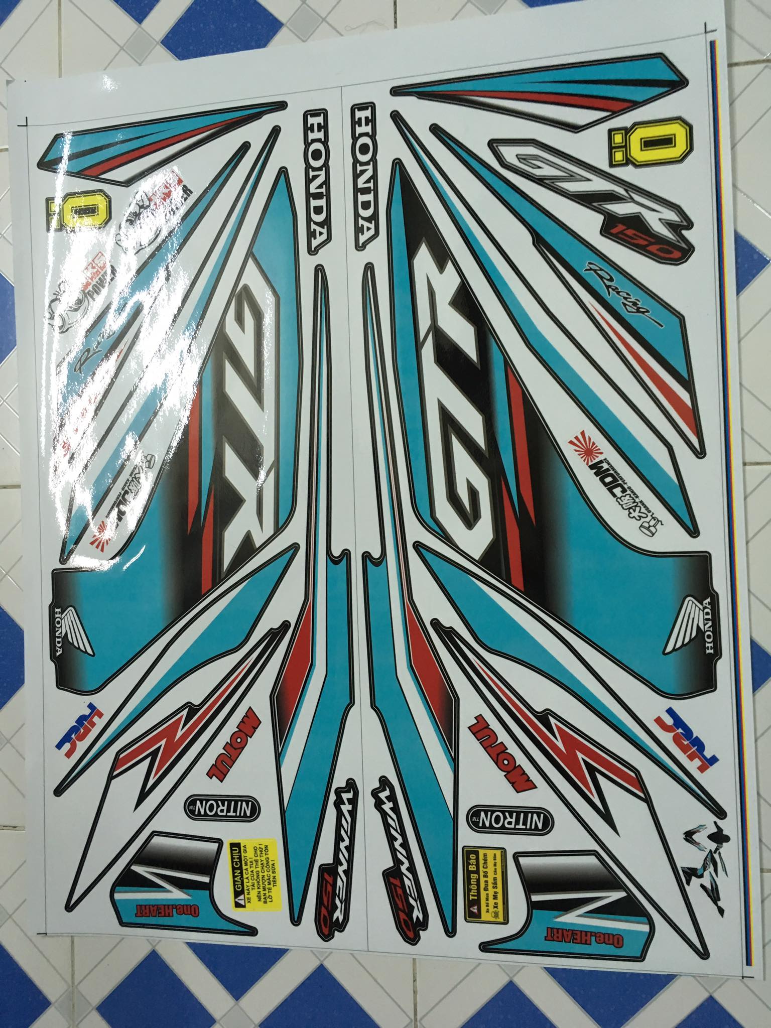 TEM RỜI WINNER GTR XANH NITRON DÁN XE ĐEN TẶNG TEM DÁN XI NHAN