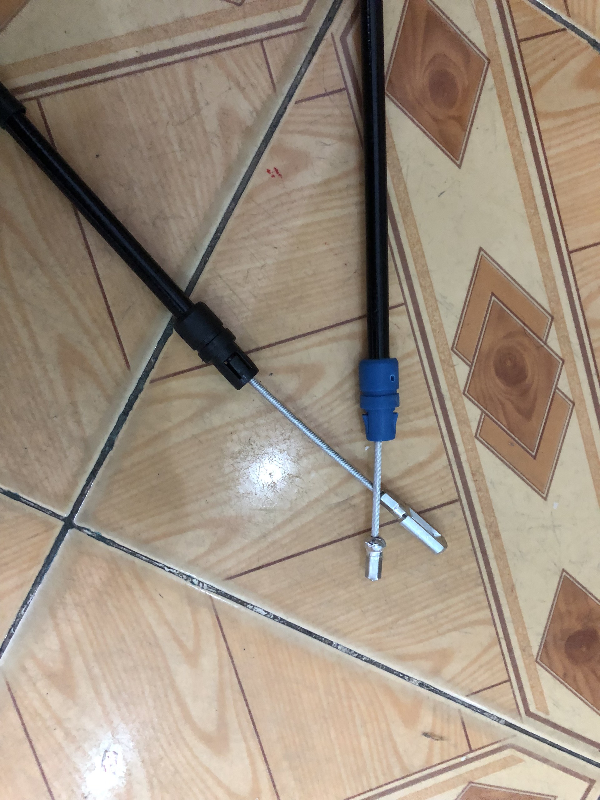 DÂY PHANH TAY SAU XE FORD TRANSIT
