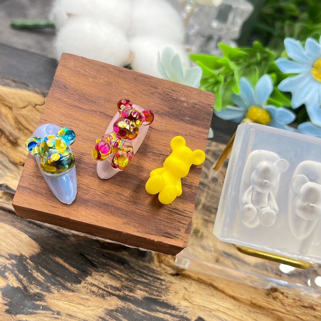 Khuôn silicon nail gấu bearbrick