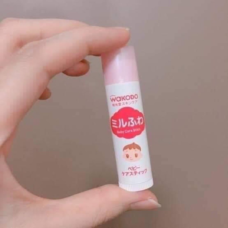 Son dưỡng môi Wakodo cho bé từ sơ sinh (Nhật Bản)