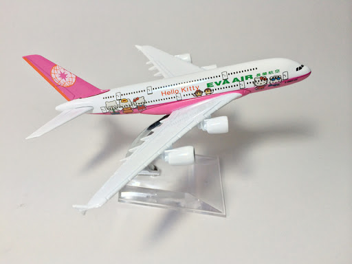 Mô hình máy bay hello kity màu hồng 16cm