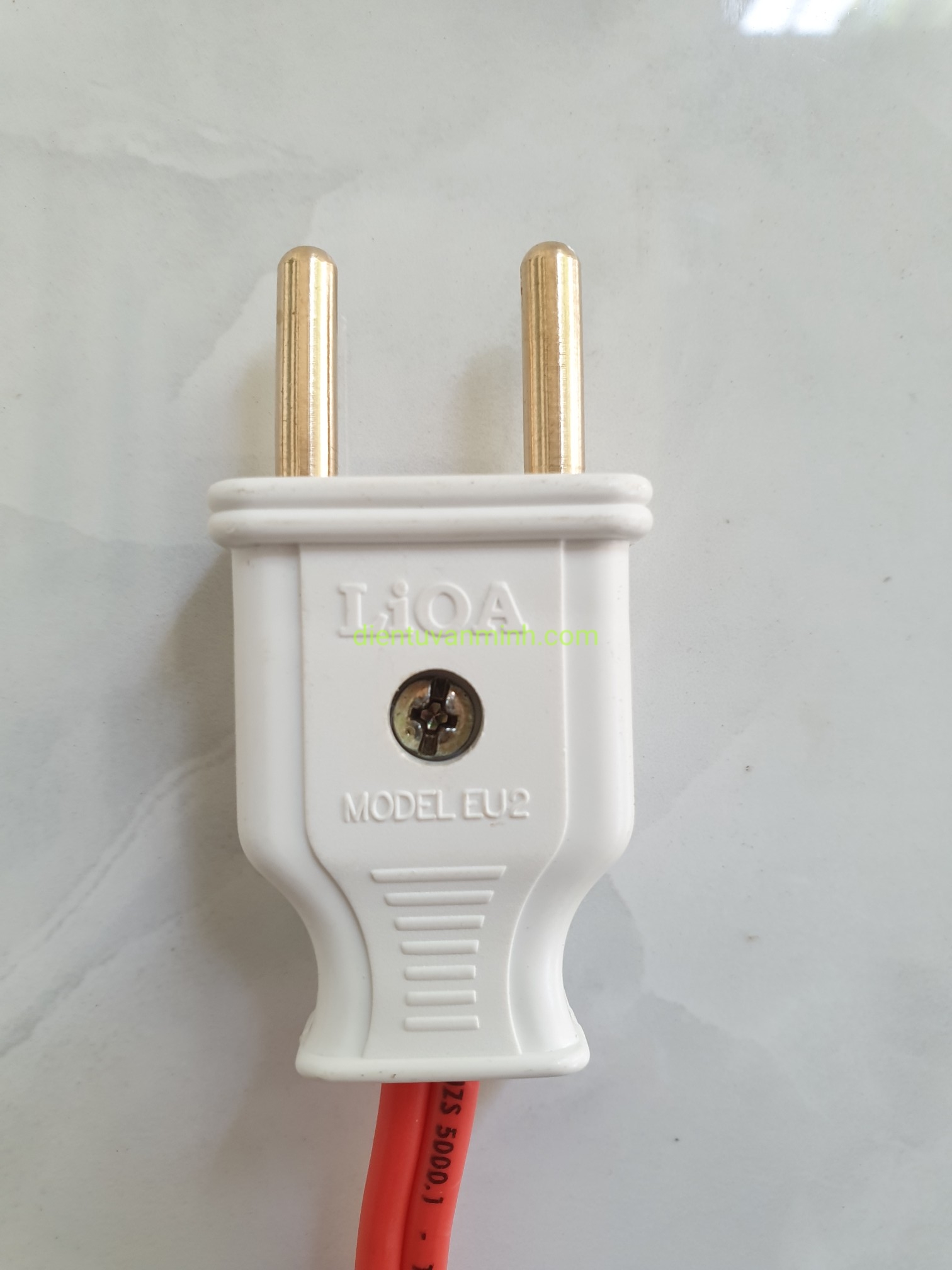 Phích cắm điện Lioa chân tròn phi 4 - phi 5 chất liệu nhựa cứng cáp