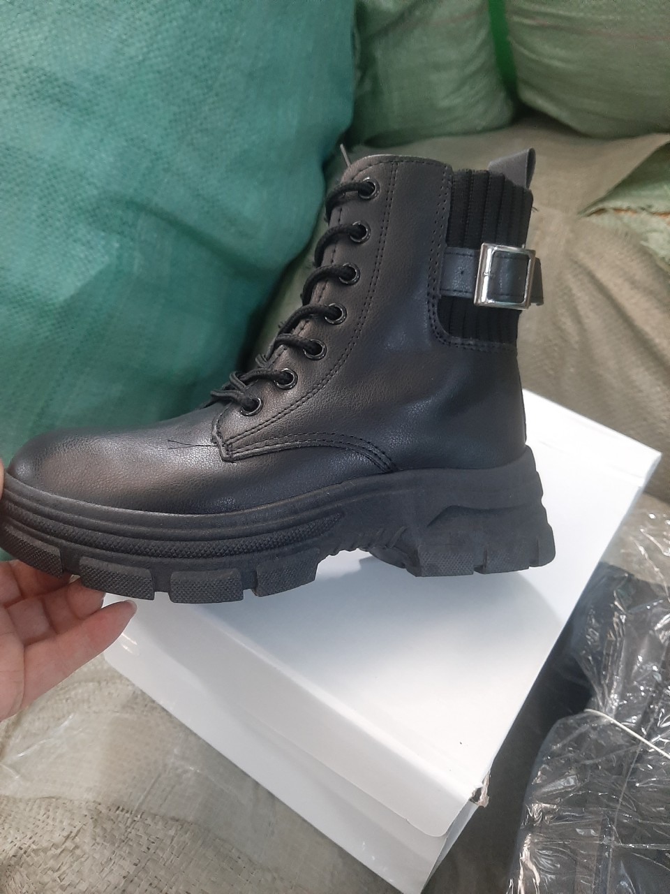giày bốt nữ chất da mềm cổ chun đế cao 5cm đi tôn  dáng