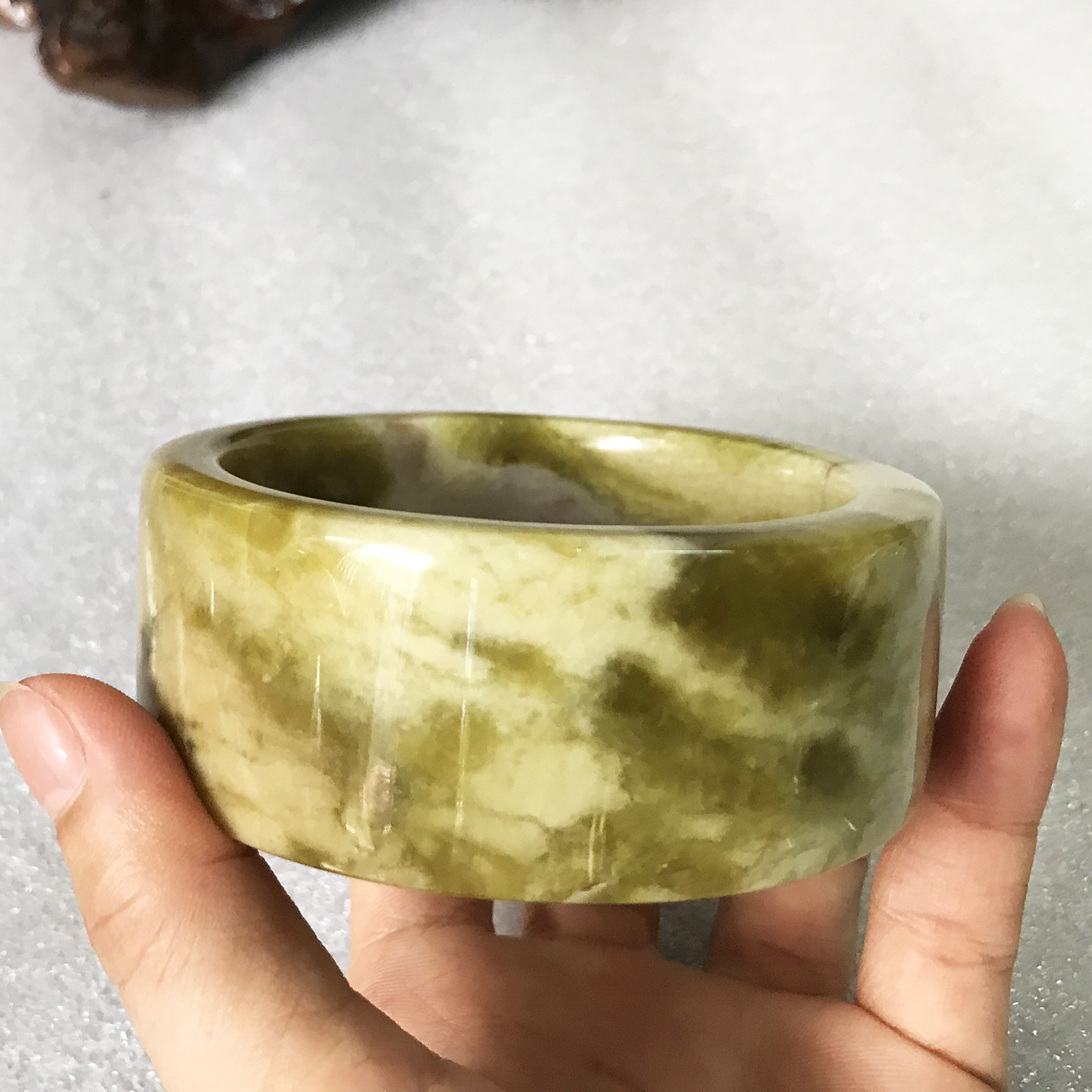 Vòng tay cho nam cẩm thạch màu trắng bản vuông cao 2.8 cm cho mệnh Thủy và Kim khai (thác tại Việt nam)